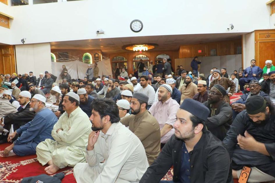 مسجدغوث اعظم حنبل میں ختم قرآن کی ایمان افروز محفل ،مسلمانوں کی بڑی تعد اد میں شرکت ،قاری سعید الحسن اور قاری افضال قادری کی رقت آمیز دعائیں(تصویری جھلکیاں)