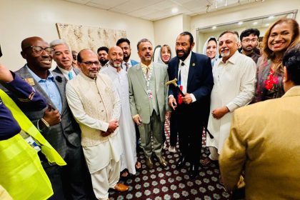 ہیوسٹن میں عید الفطر کا سب سے بڑا اجتماع اسلامک سوسائٹی آف گریٹر ہیوسٹن (ISGH)پاکستان ایسوسی ایشن آف گریٹر ہیوسٹن(PAGH)حوا فائونڈیشن اور دیگر تنظیموں کے تعاون سے بائیو سٹی ایونٹ سینٹر میں منعقد ہوا جس میں ہیوسٹن مسلم کمیونٹی کی بہت بڑی تعداد نے نماز عید الفطر ادا کی (تصویری جھلکیاں)