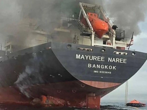 آبنائے ہرمز میں کشیدگی عروج پر پہنچ گئی، ڈرون بوٹس اور بارودی سرنگوں سے جہازوں پر حملے جاری