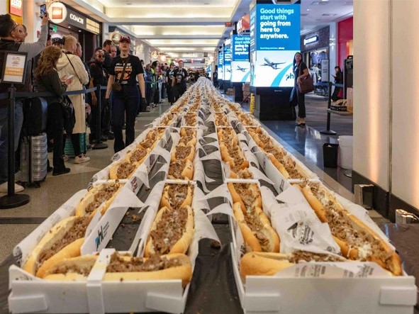 امریکا; دنیا کی سب سے بڑی چیز اسٹیک کی قطار