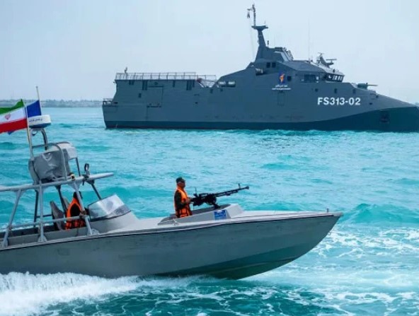 امریکا نے آبنائے ہرمز میں مائنز بچھانے والی 16 ایرانی کشتیوں کی تباہی کا دعویٰ کردیا