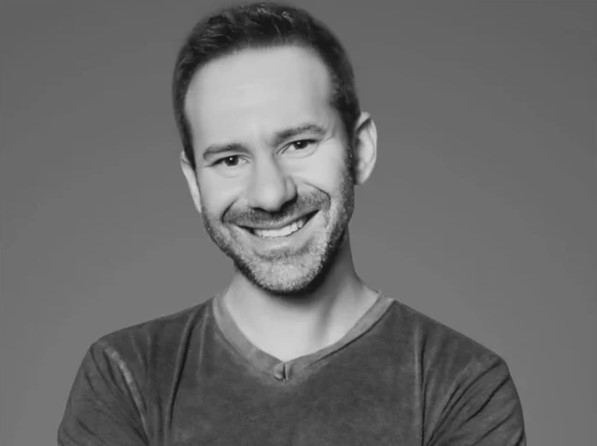 اونلی فینز کے مالک لیونیڈ ریڈونسکی 43 سال کی عمر میں انتقال کر گئے