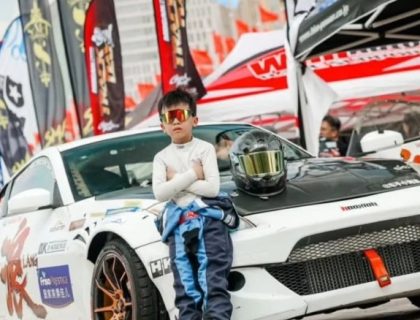 سب سے کم عمر پیشہ ور ریسر جسے 5 سال کی عمر میں ڈرائیونگ لائسنس مل گیا