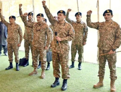 فیلڈ مارشل نے عید کرم میں جوانوں کیساتھ منائی