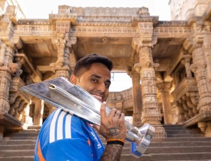 ٹی ٹوئنٹی ورلڈکپ ٹرافی مندر لے جانے پر جے شاہ سمیت کوچ اور کپتان پر شدید تنقید