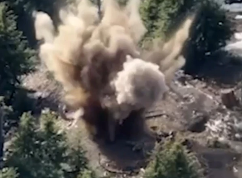 پاک فوج نے تازہ کارروائیوں میں قندھار میں ایک سرنگ اور چترال سیکٹر میں واقع بادینی چیک پوسٹ تباہ کردی