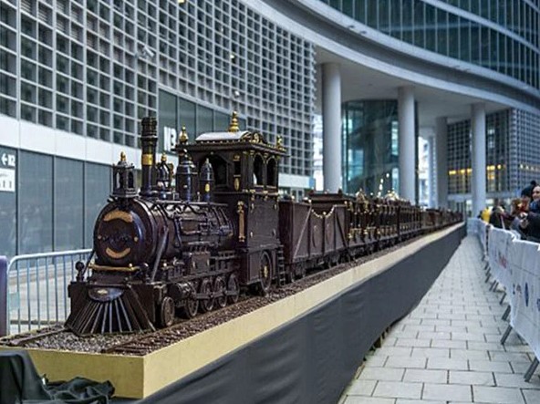 چاکلیٹ سے بنائی گئی سب سے بڑی ٹرین
