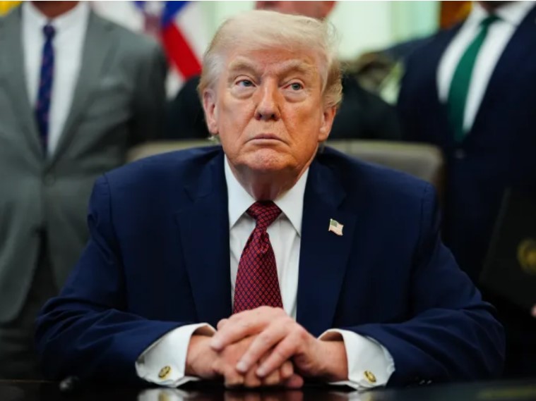 امریکا نے آبنائے ہرمز کو مکمل طور پر بند کر دیا، ایران اسے کھولنا چاہتا ہے؛ ٹرمپ کا دعویٰ