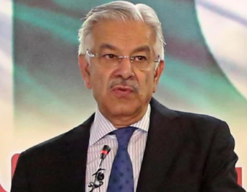 بھارت نے پنگا لیا تو پاک فوج پہلے سے زیادہ ذلت آمیز پھینٹی لگائے گی، وزیرِ دفاع