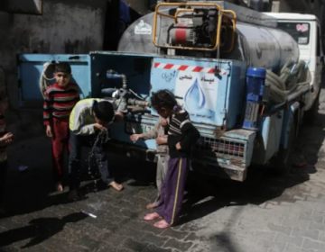 غزہ میں پینے کا پانی پہچانے والی گاڑیوں پر اسرائیلی حملہ