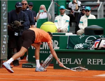 میڈویڈوف بدترین شکست پر آپے سے باہر، غصے میں ریکٹ توڑ دیا