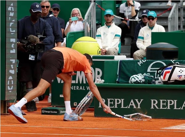 میڈویڈوف بدترین شکست پر آپے سے باہر، غصے میں ریکٹ توڑ دیا