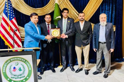 پاکستان بزنس فورم اورقونصلیٹ کی جانب سے رائس ایکسپورٹرز ایسوسی ایشن آف پاکستان کےاستقبال میں عشائیہ،تقریب پاکستان بزنس فورم یو ایس اے کے اشتراک سے معروف مائی کولاچی ریسٹورنٹ میں منعقد ہوئی،قیادت ڈاکٹرجاوید اشرف نے کی،پاکستان اور امریکہ کے درمیان تجارتی تعلقات کے فروغ اور پاکستانی چاول کی برآمدات بڑھانے پر زور،آفتاب چوہدری، سراج نارسی اور معروف سماجی رہنما ڈاکٹر برکت چرانیہ کی خصوصی شرکت،منتظمین کی مشترکہ کاوشوں کو پاکستانی چاول کی برآمدات کے فروغ کیلئے اہم پیش رفت قرار دیا گیا(تصویری جھلکیاں)