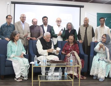 پاکستان ایسوسی ایشن آف گریٹر ہیوسٹن (PAGH)پاکستان سینٹر کے جناح ہال میں ’’کتاب اور چائے‘‘کے عنوان سے ایک ادبی محفل کا انعقاد کیا گیا جس میںمعروف شاعر اور مصنف ڈاکٹر سعید نقوی کی کتاب سعید نقوی کے سو افسانے کی تقریب رونمائی کی گئی جس میں ہیوسٹن کی معروف ادبی شخصیات نے شرکت کی (تصویری جھلکیاں)