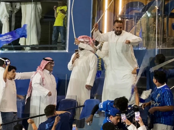 سعودی پرو لیگ; النصر اور الہلال کے مداحوں میں تصادم، لاٹھیاں برسا دیں