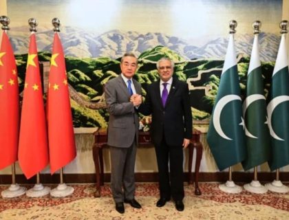 چین نے پاکستان سے ایران امریکا ثالثی تیز کرنے کی درخواست کردی، آبنائے ہرمز کھلوانے پر زور