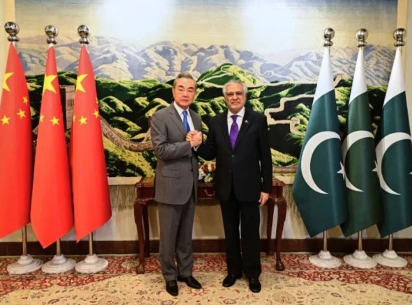 چین نے پاکستان سے ایران امریکا ثالثی تیز کرنے کی درخواست کردی، آبنائے ہرمز کھلوانے پر زور