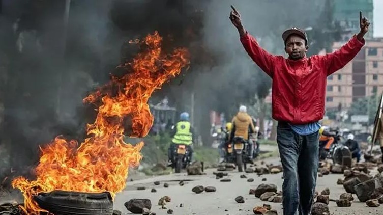 کینیا؛ پٹرول مہنگا کرنے کے خلاف پرتشدد مظاہرے، 4 افراد ہلاک، 30 زخمی