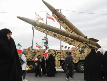 امریکی حملوں کے بعد ایران کا بھرپور جواب، بحرین، اردن اور کویت میں فوجی اڈوں پر میزائیل داغ دیئے