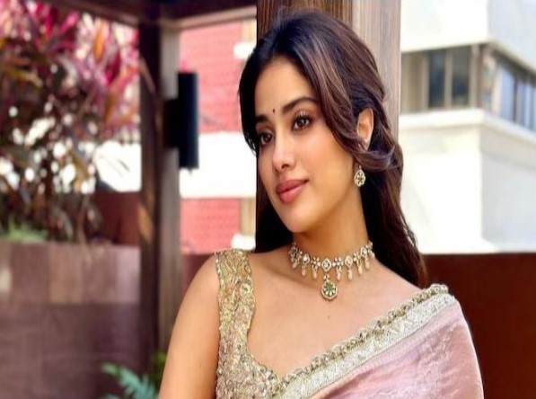 فلم ’پیڈی‘ کے نامناسب مناظر پر اعتراض، جھانوی کپور کی مبینہ چیٹ لیک
