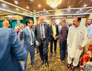 ہیوسٹن :وفاقی وزیر برائے منصوبہ بندی ترقی وخصوصی اقدامات احسن اقبال کے دورہ کے موقع پرقونصلیٹ جنرل آف پاکستان اور معروف ڈیموکریٹک رہنماء طاہر جاوید کی جانب سے عشائیے کا اہتمام (تصویری جھلکیاں)