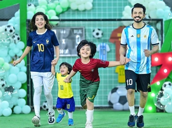 بیٹے کو کیسے سمجھاؤں کہ پاکستان میں کھیل اور شوبز سیاست کی نذر ہوچکے، بلال قریشی