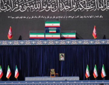 خامنہ ای اور اہلخانہ کی میتیں شیشے کے تابوت میں عوامی دیدار کیلئے رکھ دی گئیں