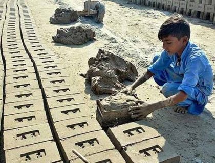قومی تعلیمی ایمرجنسی کے دو سال بعد بھی ملک میں اڑھائی کروڑ بچے سکول سے باہر