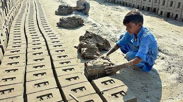 قومی تعلیمی ایمرجنسی کے دو سال بعد بھی ملک میں اڑھائی کروڑ بچے سکول سے باہر
