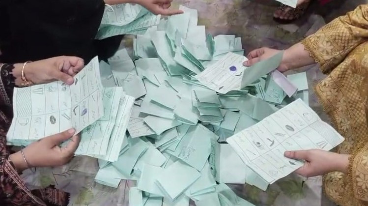 آزاد کشمیر الیکشن کا دوسرا مرحلہ بھی ن لیگ کے نام، 14 سیٹیں جیت لیں، پیپلزپارٹی 5 پر کامیاب