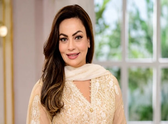 شوبز کے کئی مرد ساتھی اداکاروں نے دھوکا دیا، سعدیہ امام کا انکشاف