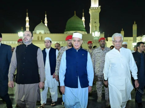 وزیر اعظم کی وفد کے ہمراہ روضہ رسول ﷺ پر حاضری