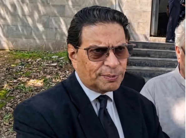 پاکستانی قوم کو کہا جا رہا ہے تم کیڑے مکوڑے اور کاکروچ ہو، سلمان اکرم راجہ